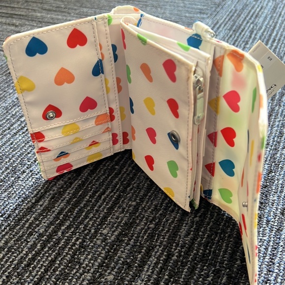 Kipling wild hearts white wallet Size 5.75" x 4.25"
Style: AC3739
Pixi Nylon - Picture 6 of 8
